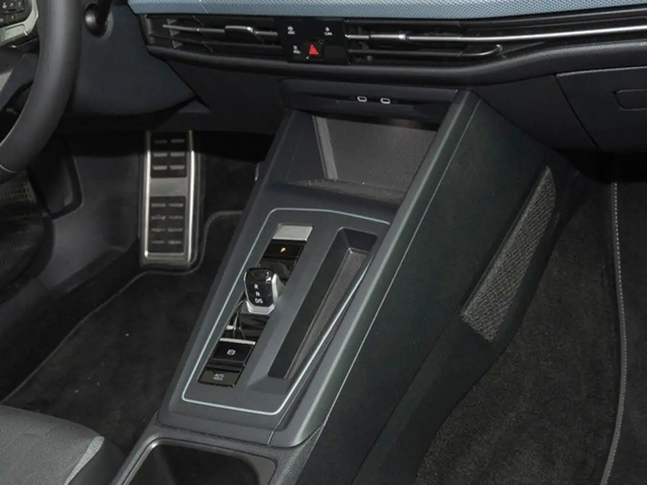 Volkswagen Golf Variant Golf VIII Variant 1.5 eTSI DSG GOAL LED KLIMA — Galería del vehículo 11