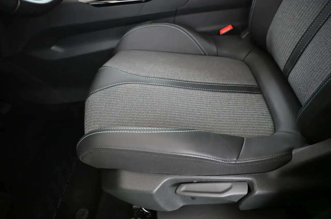 Peugeot 3008 1.6 180 PHEV e-EAT8 Allure-Pack LED/ACC/19 — معرض صور السيارة 30