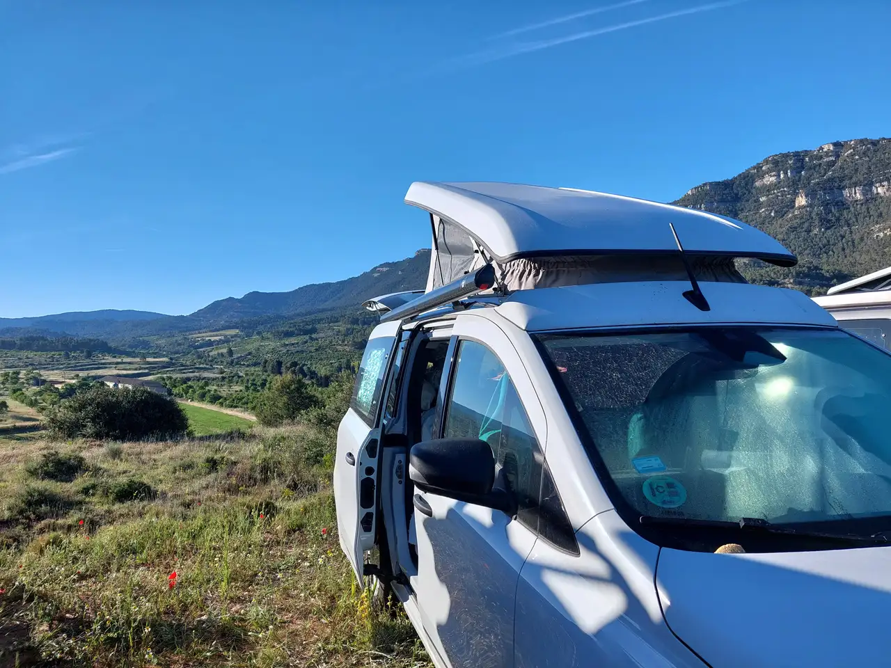 Nissan Townstar CAMPER TOWNSTAR VENTUS LUXURY seminuevo 8000km (2 camas dobles) equipamiento N-Connecta 1.3G / 131CV / 96kW / L1 / 5pl — Vehicle gallery 3