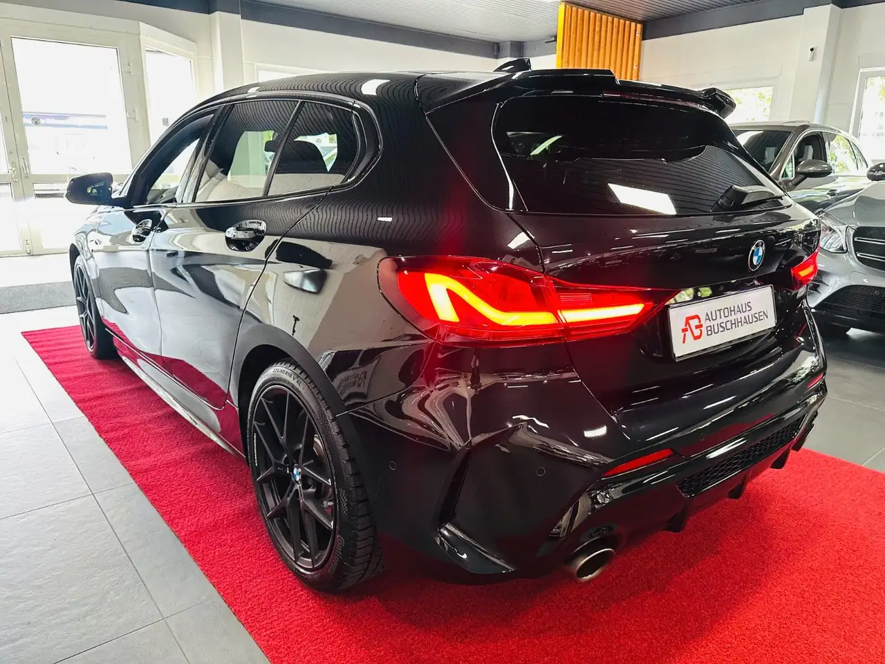 BMW 135 i xDrive Lim. Aut/LED/HUP/InnoPak/Sportsitze — Vehicle gallery 3