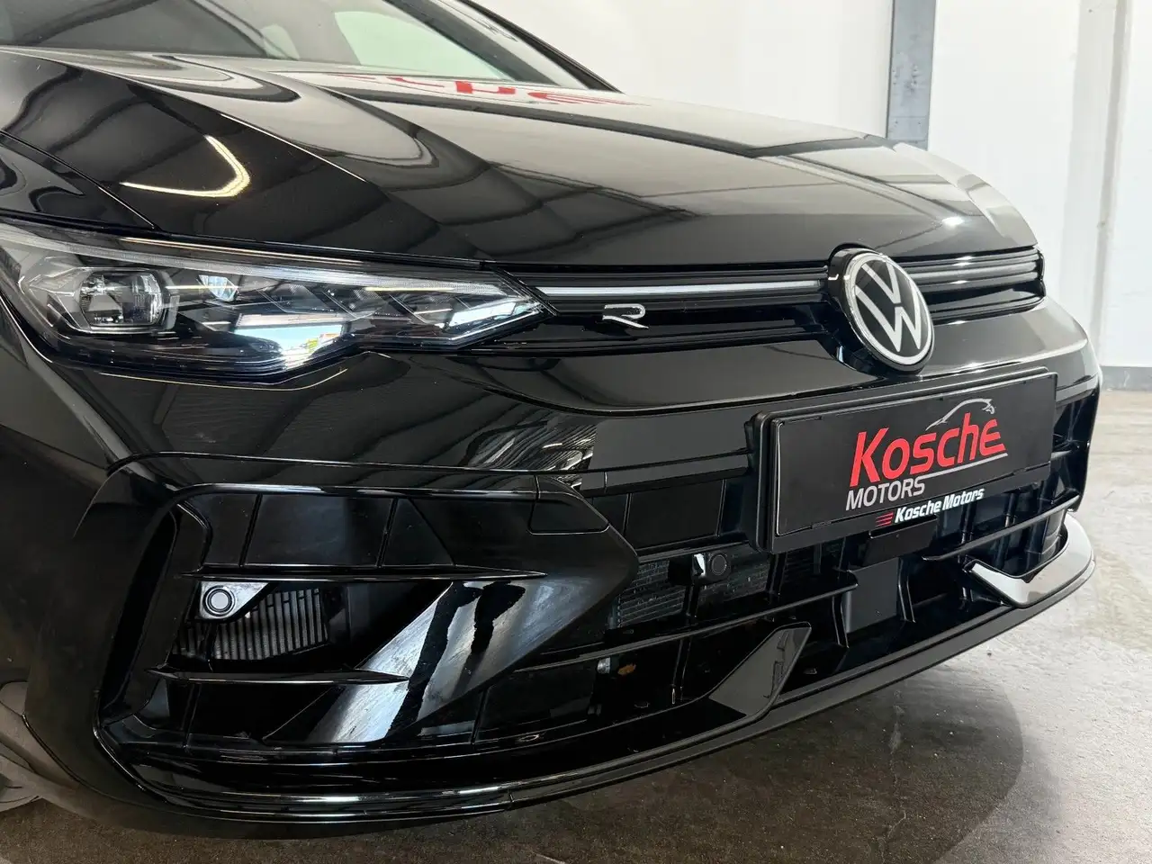 Volkswagen Golf VIII R 4 Motion Variant 2.0 TSI 5 Jahre Gar — Galerie du véhicule 2