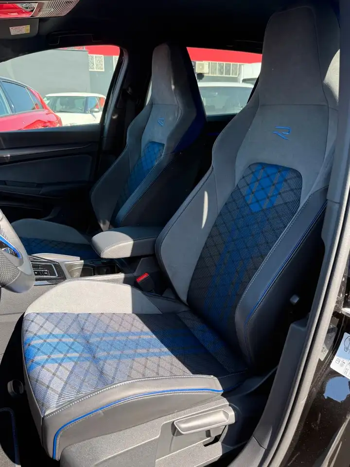 Volkswagen Golf VIII R 4 Motion Variant 2.0 TSI 5 Jahre Gar — Galerie du véhicule 15
