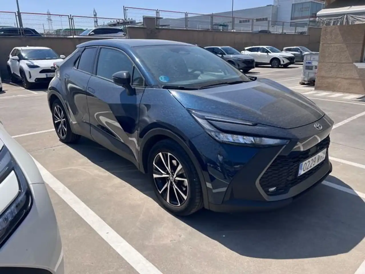 Toyota C-HR 1.8 Advance Hybrid 140 — معرض صور السيارة 2