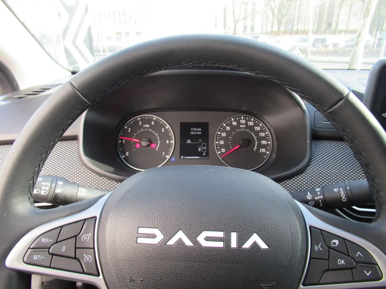 Dacia Logan Black Edition TCe 90 — Galería del vehículo 8