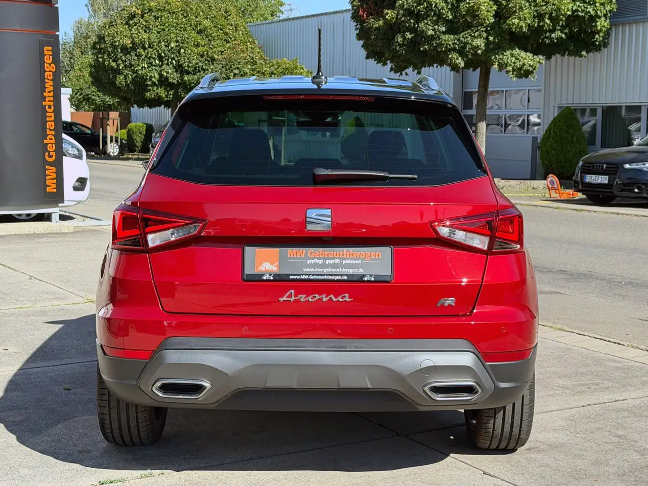 SEAT Arona 1.0TSI DSG FR AHK NAVI LED ACC KAM PDC SHZ — Galerie du véhicule 15