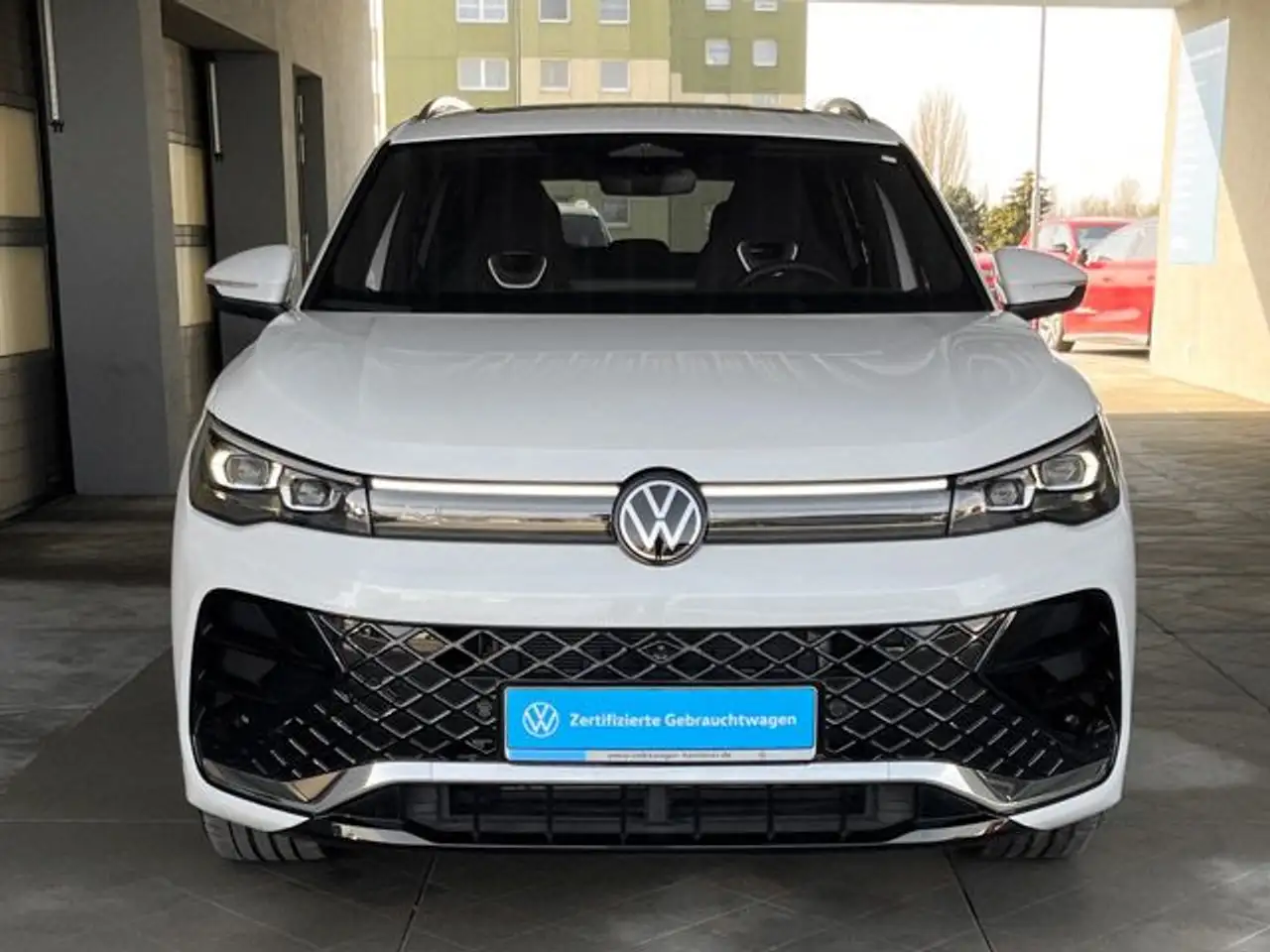 Volkswagen Tiguan 1.5 TSI DSG eHybrid R-Line Navi AHK HD-Ma — Galería del vehículo 10