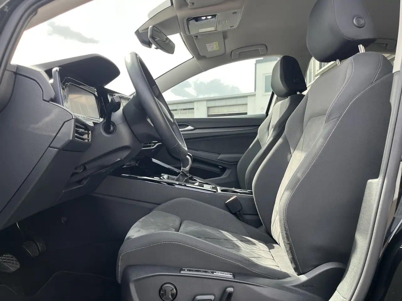 Volkswagen Golf 1.5 TSI Style 2,99% Fin. Navi RFK SHZ TravelAssist — Galería del vehículo 13