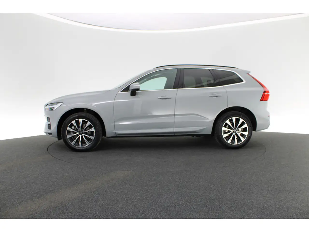 Volvo XC60 B4 Core KLIMA PDC KAMERA NAVI FACEL. LED — Galería del vehículo 2