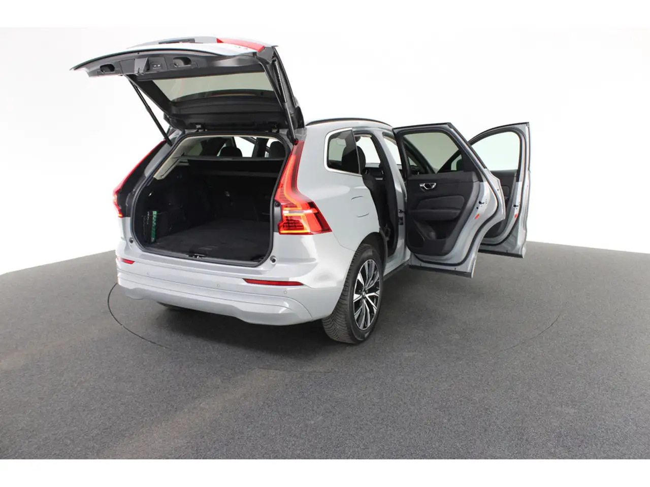 Volvo XC60 B4 Core KLIMA PDC KAMERA NAVI FACEL. LED — Galería del vehículo 23
