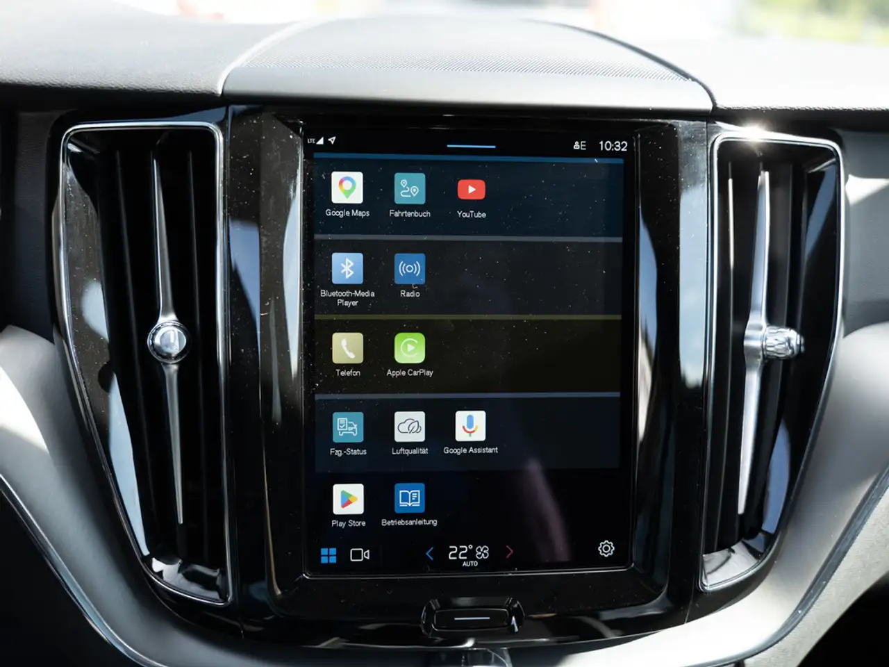 Volvo XC60 B4 Core KLIMA PDC KAMERA NAVI FACEL. LED — Galería del vehículo 37