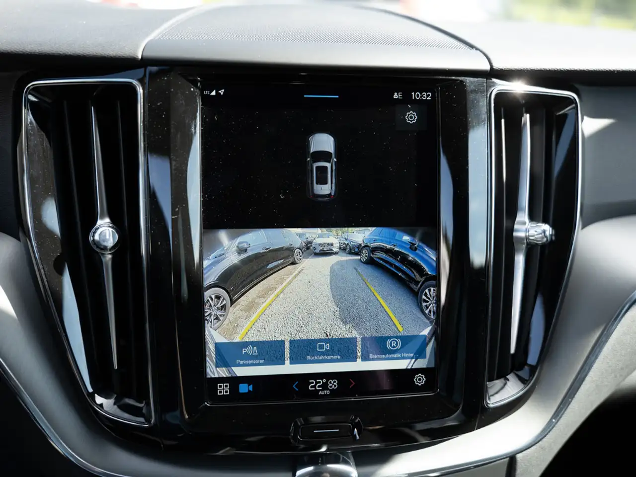 Volvo XC60 B4 Core KLIMA PDC KAMERA NAVI FACEL. LED — Galería del vehículo 39