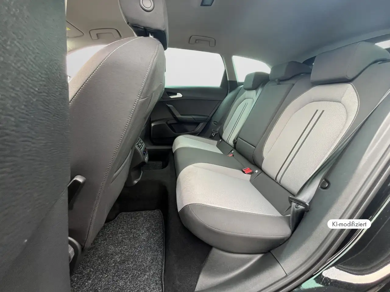 SEAT Leon Sportstourer Style 1.0 eTSI DSG Carplay Sit — معرض صور السيارة 14