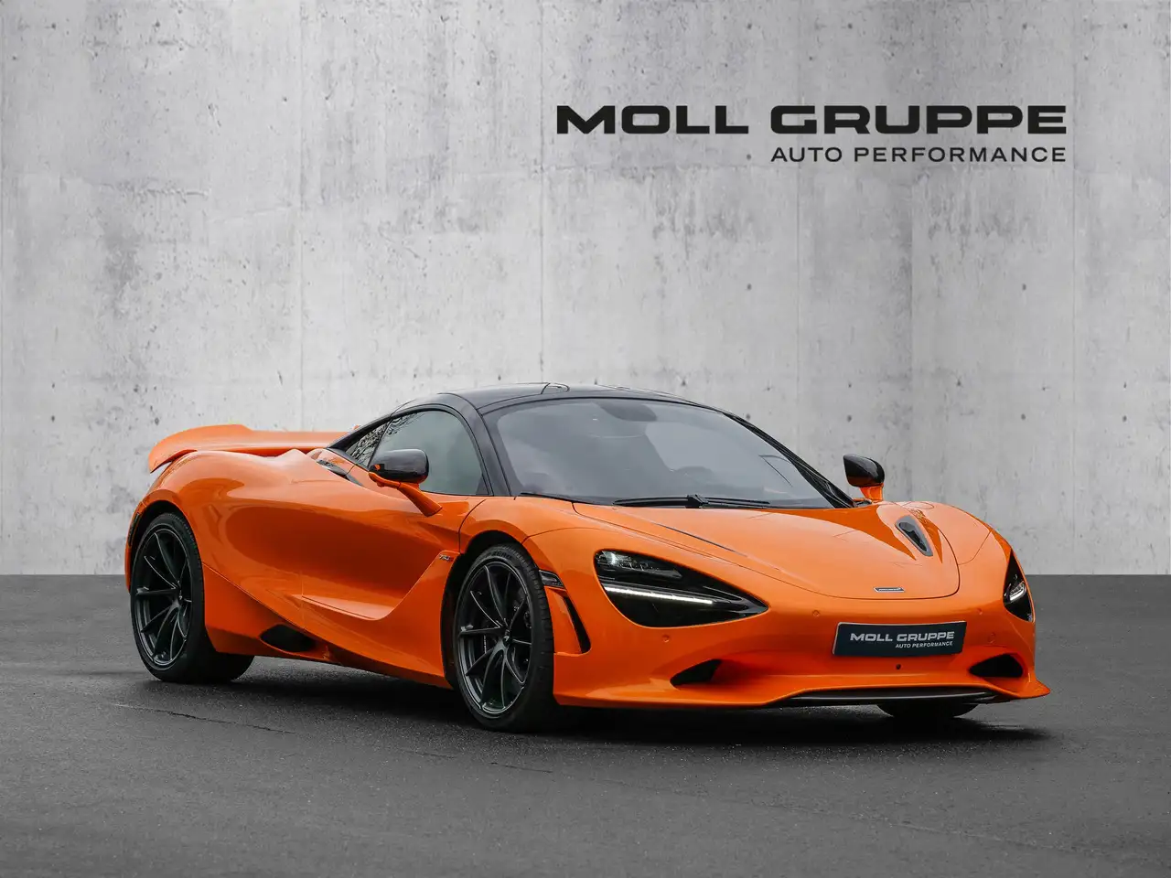 McLaren 750S Coupé Ventura Orange, Interior Carbon — Düsseldorf