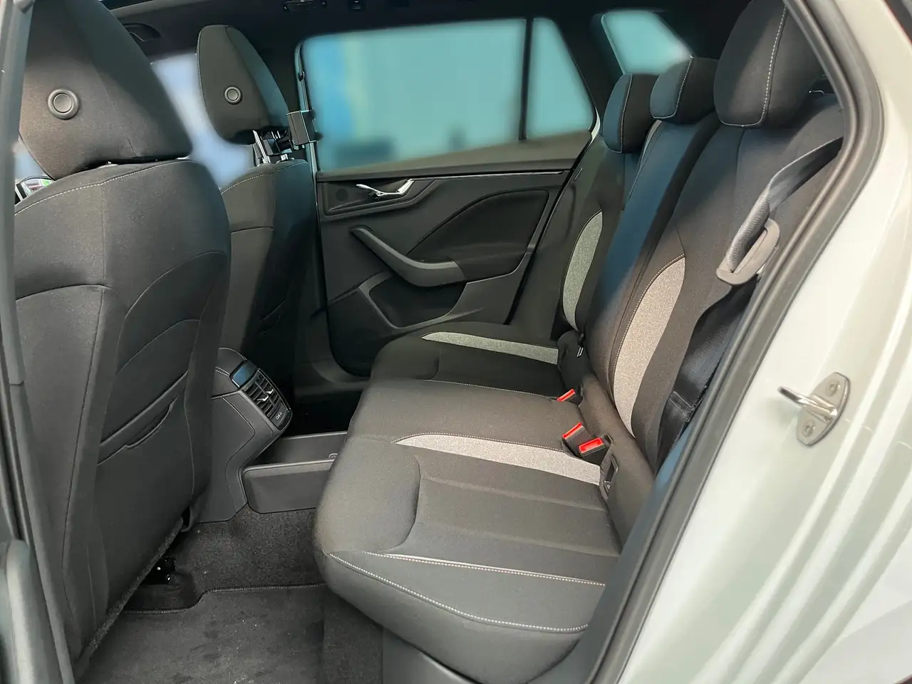 Skoda Kamiq 1.5 TSI DSG Selection *PANO*NAVI*KAMERA*MATRIX* — معرض صور السيارة 15