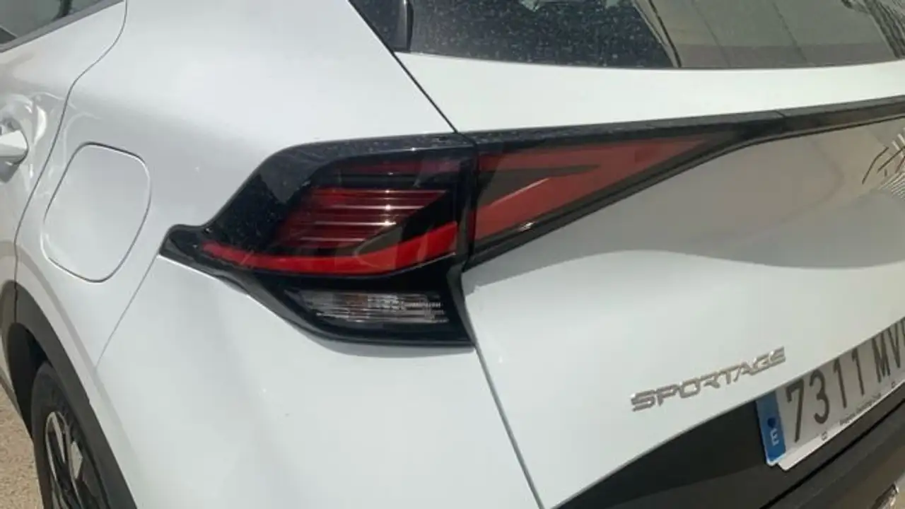 Kia Sportage 1.6 T-GDI PHEV DRIVE 4WD AUTO 265 5P — Vehicle gallery 15