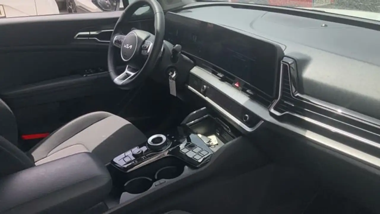 Kia Sportage 1.6 T-GDI PHEV DRIVE 4WD AUTO 265 5P — Vehicle gallery 11