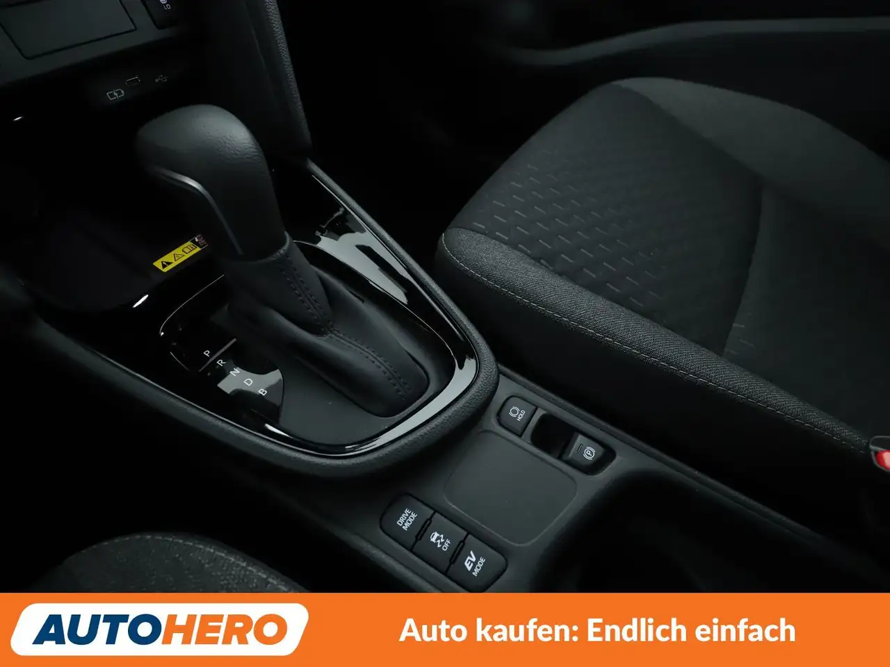 Toyota Yaris Cross 1.5 Hybrid Team Deutschland Aut*NAVI*LED*ACC*CAM* — Galerie du véhicule 23