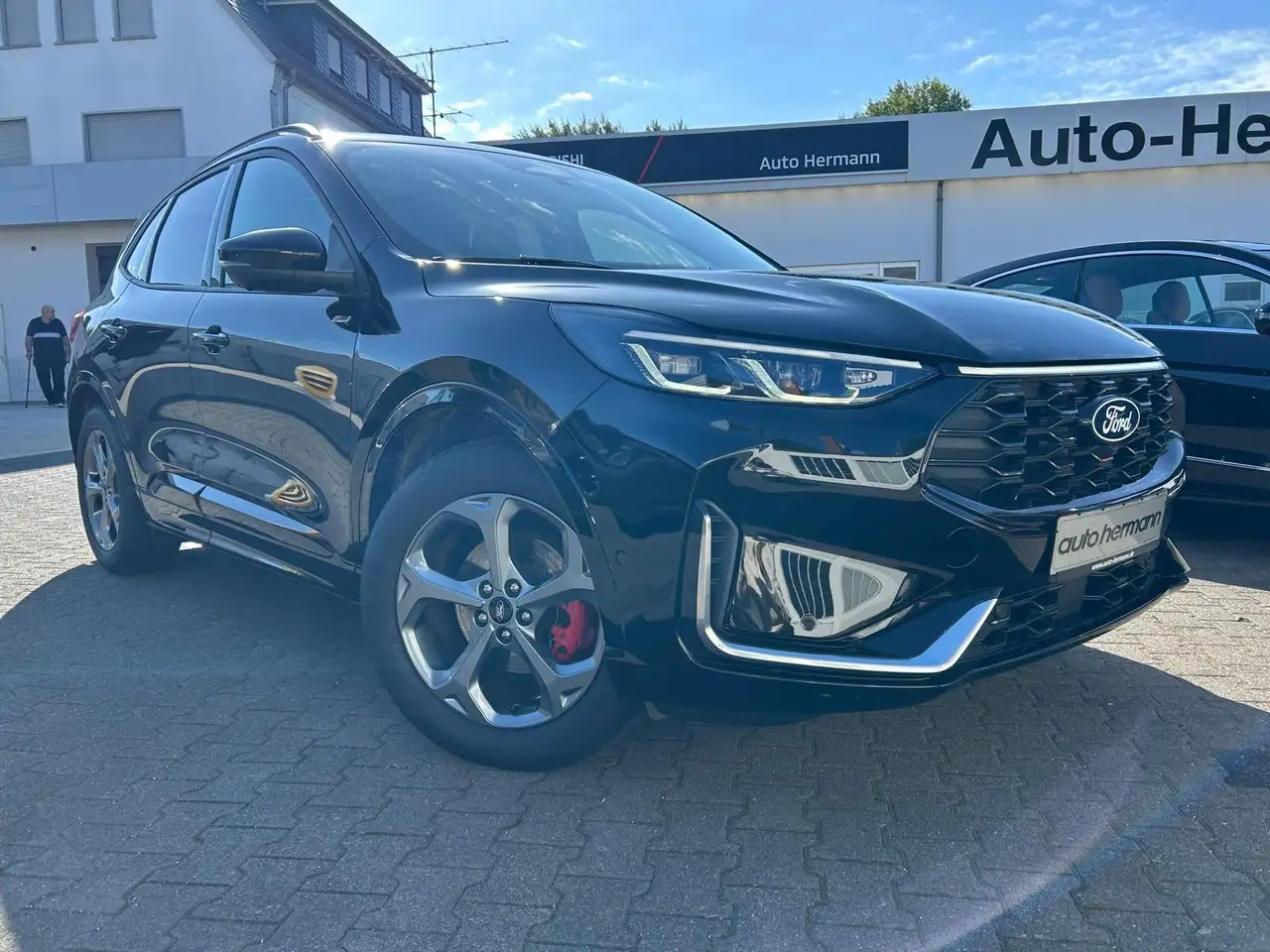 Ford Kuga ST-Line X 1,5 EcoBoost AHK PANO — Galería del vehículo 3
