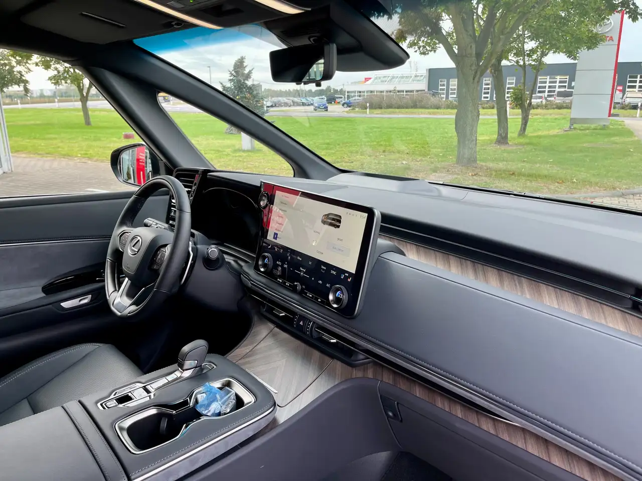 Lexus LM 350 h Executive — Galerie du véhicule 21