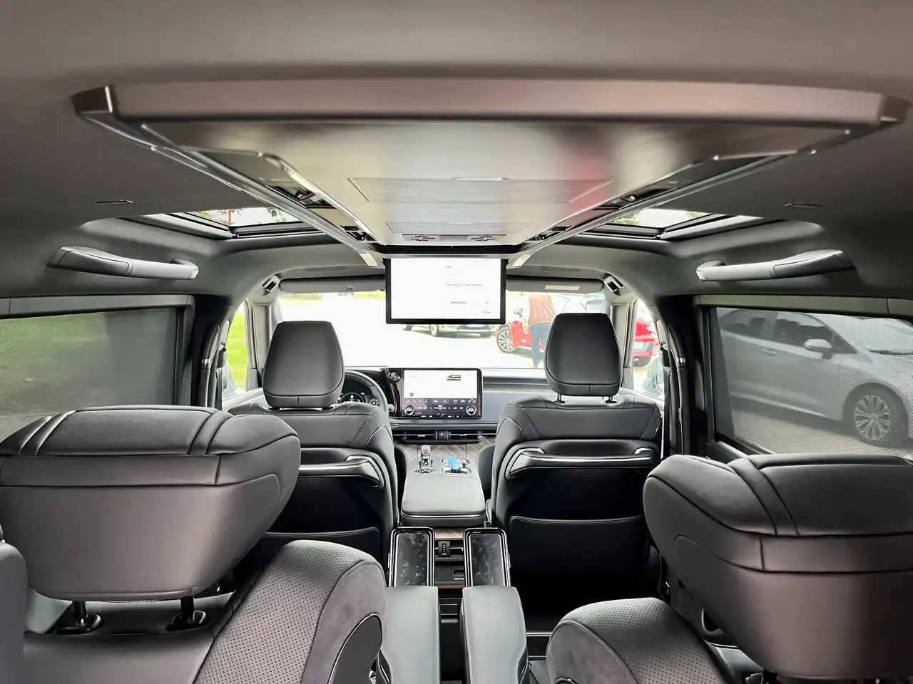 Lexus LM 350 h Executive — Galerie du véhicule 19