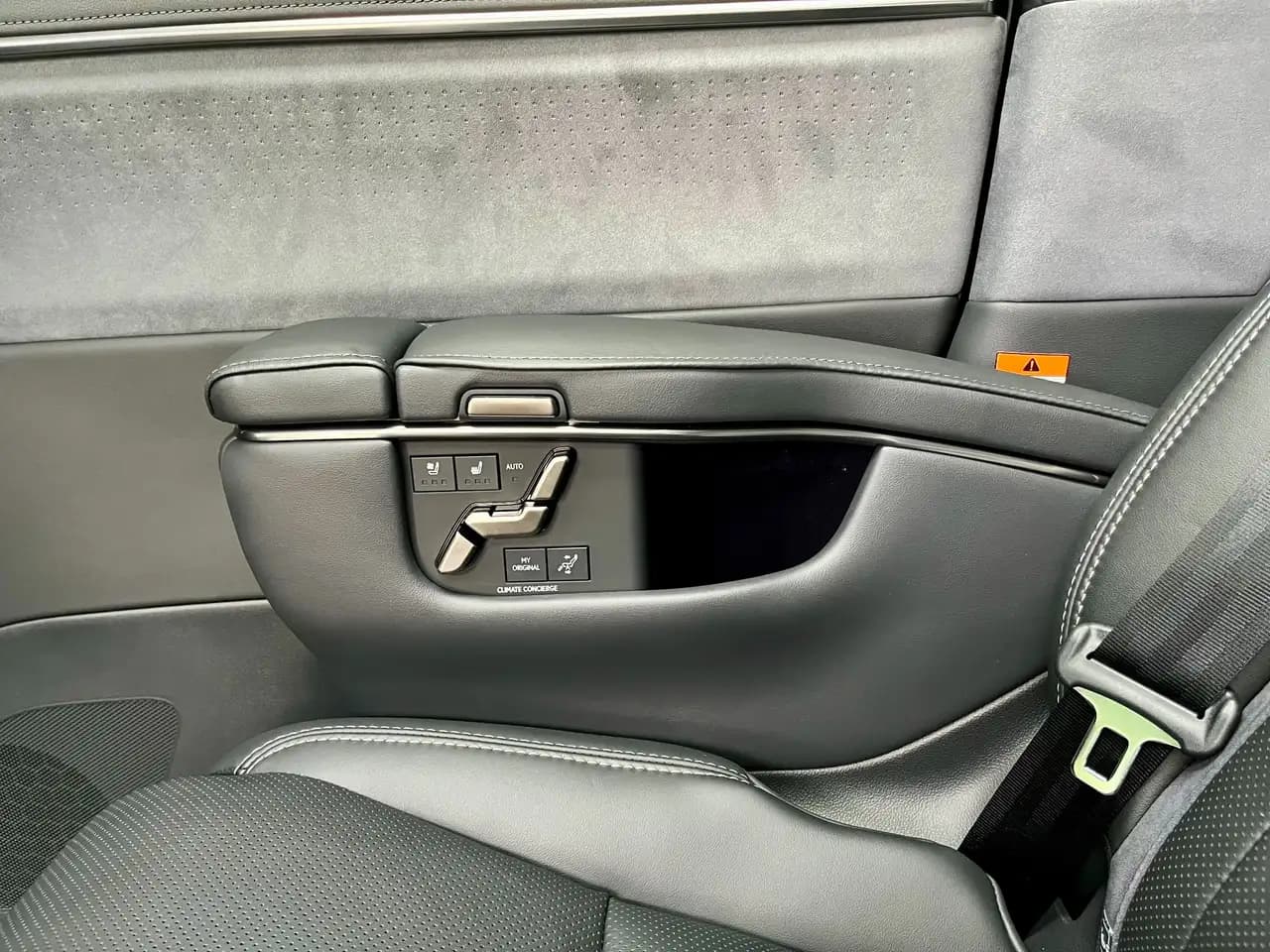 Lexus LM 350 h Executive — Galerie du véhicule 15