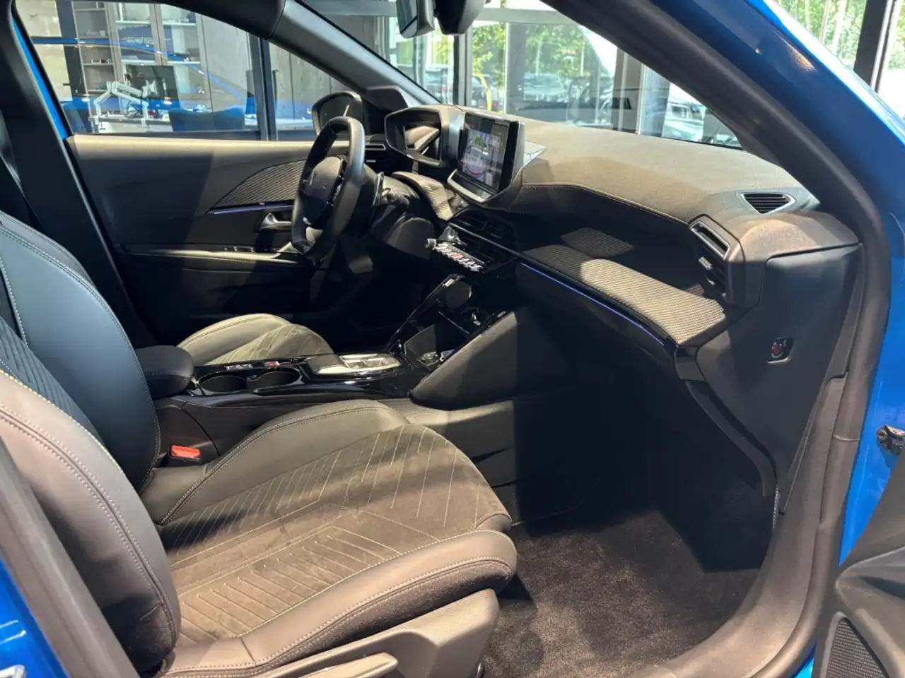 Peugeot 208 GT HYBRID 145 e-DSC6 KAMERA MASSAGE SITZHZG — معرض صور السيارة 12