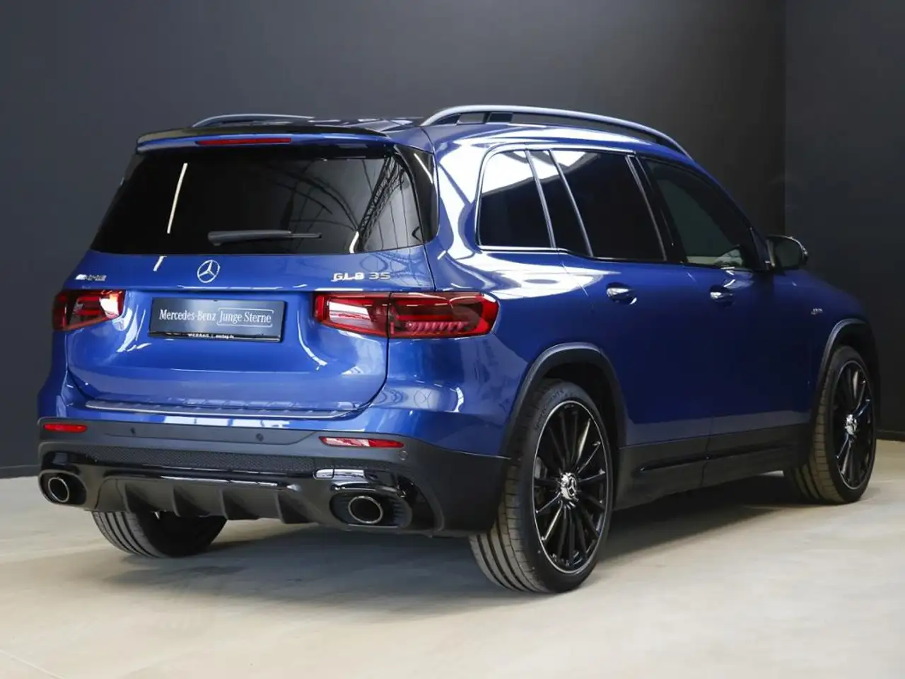 Mercedes-Benz GLB 35 AMG AMG GLB 35 4M *Night Pano Distro Beam KeyGo 21' — معرض صور السيارة 3