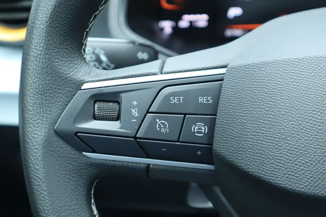 SEAT Arona Style Edition 1.0 TSI DSG /NAVI/SHZ/PDC/ — Vehicle gallery 27