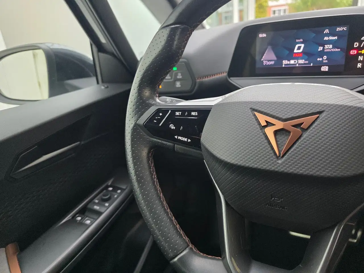 CUPRA Born 150 kW Wärmepumpe 19 Zoll Typhoon — معرض صور السيارة 21