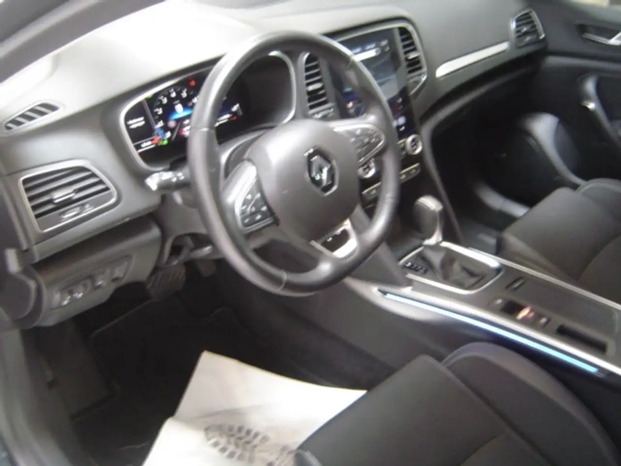 Renault Megane IV Grandtour Techno 1.3 TCe 140 EU6d Navi ....AUTO — Galerie du véhicule 15