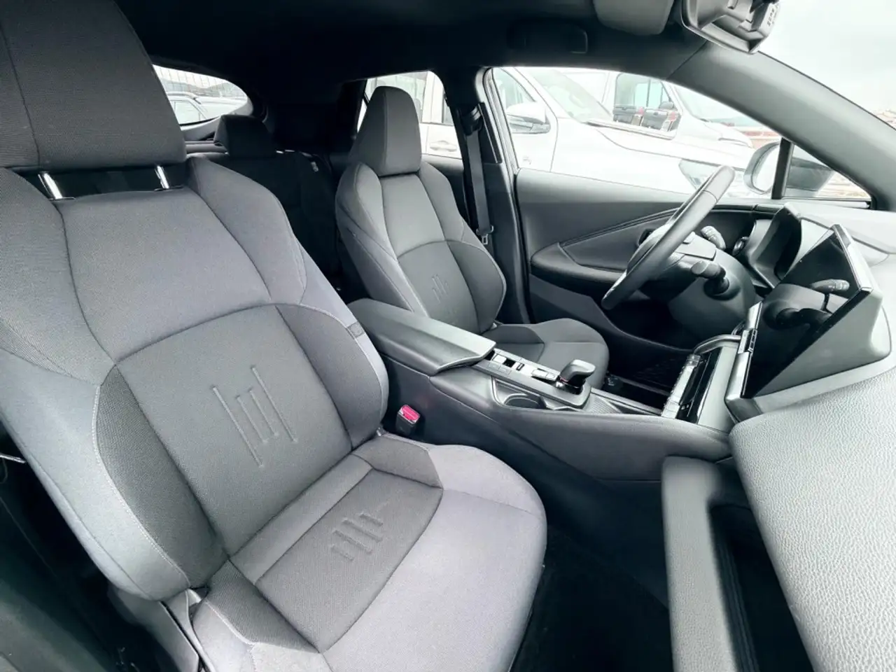 Toyota C-HR 200H Advance — Galerie du véhicule 15