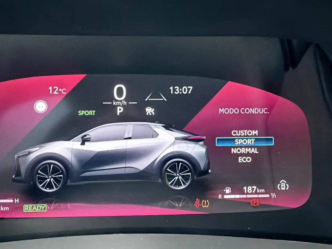 Toyota C-HR 200H Advance — Galerie du véhicule 39