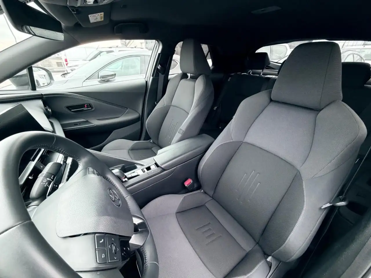 Toyota C-HR 200H Advance — Galerie du véhicule 13