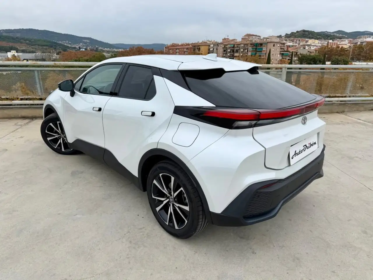Toyota C-HR 200H Advance — Galerie du véhicule 6