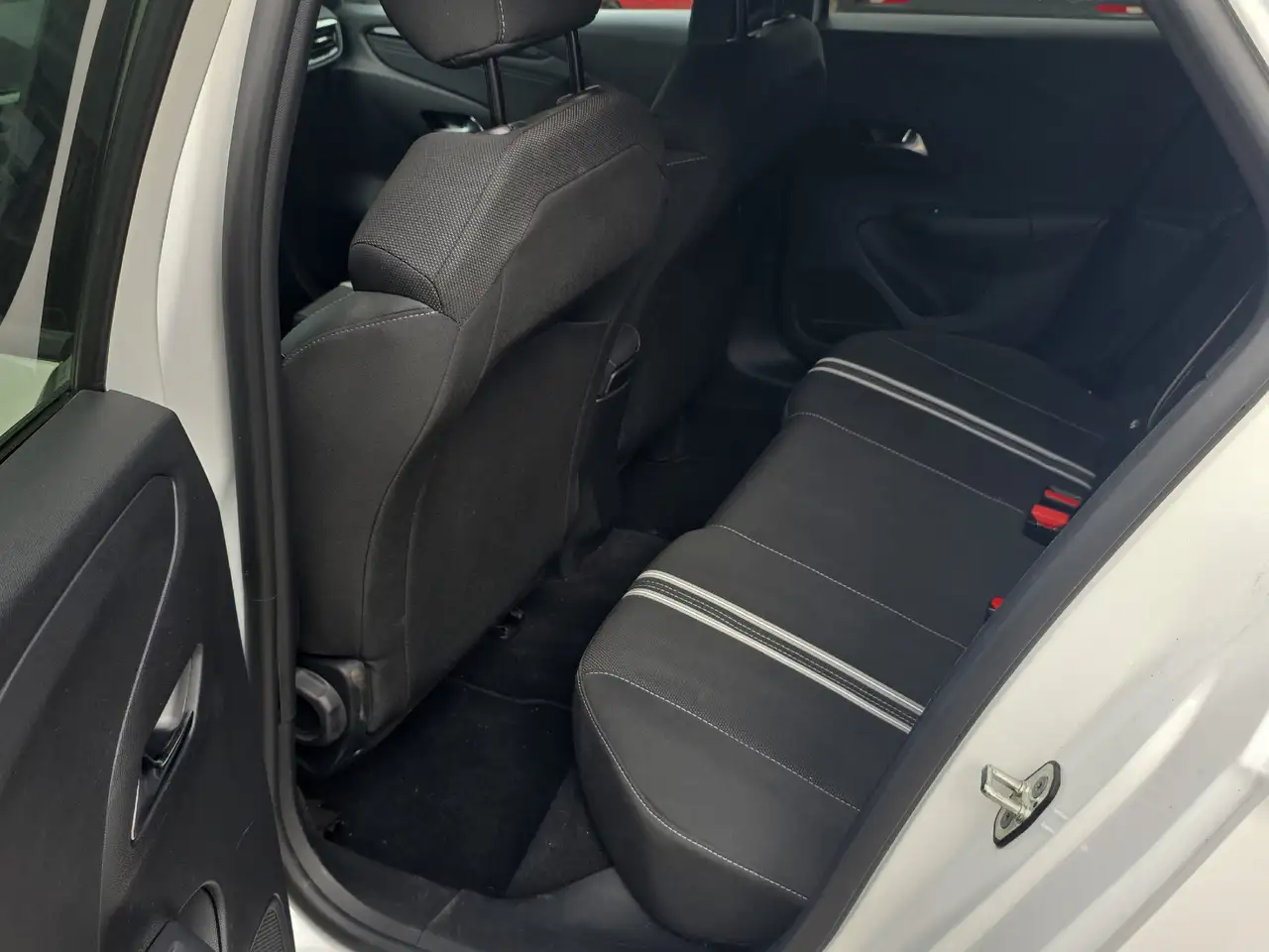 Opel Corsa F 1.2 MHEV GS *Sitzheizung*Tempomat*PDC* — معرض صور السيارة 11