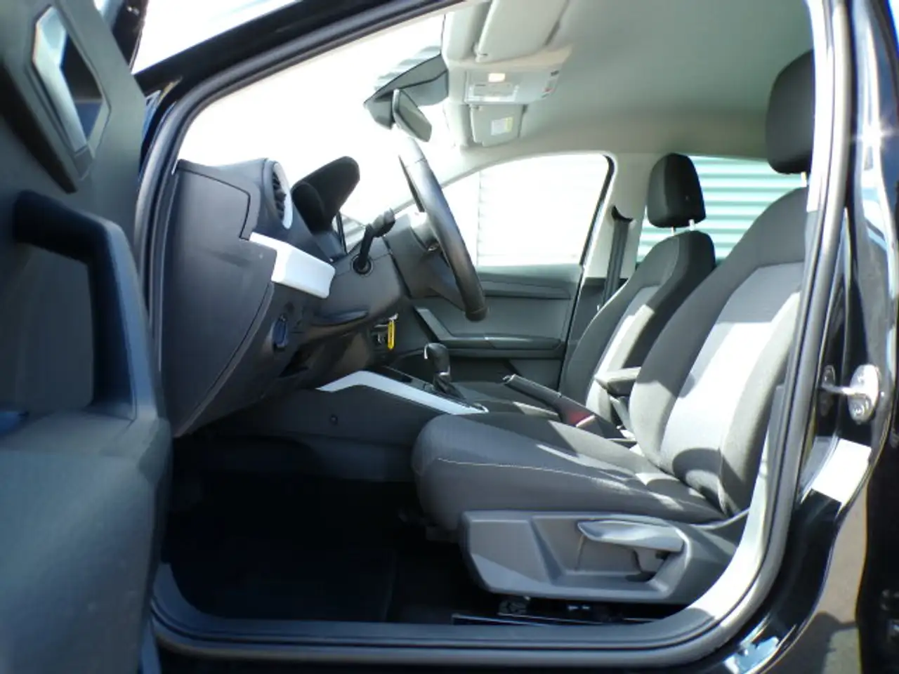 SEAT Arona Arona 1.0 TSI Style Navi/Autom./LED/Sitzhzg. Klima — معرض صور السيارة 7