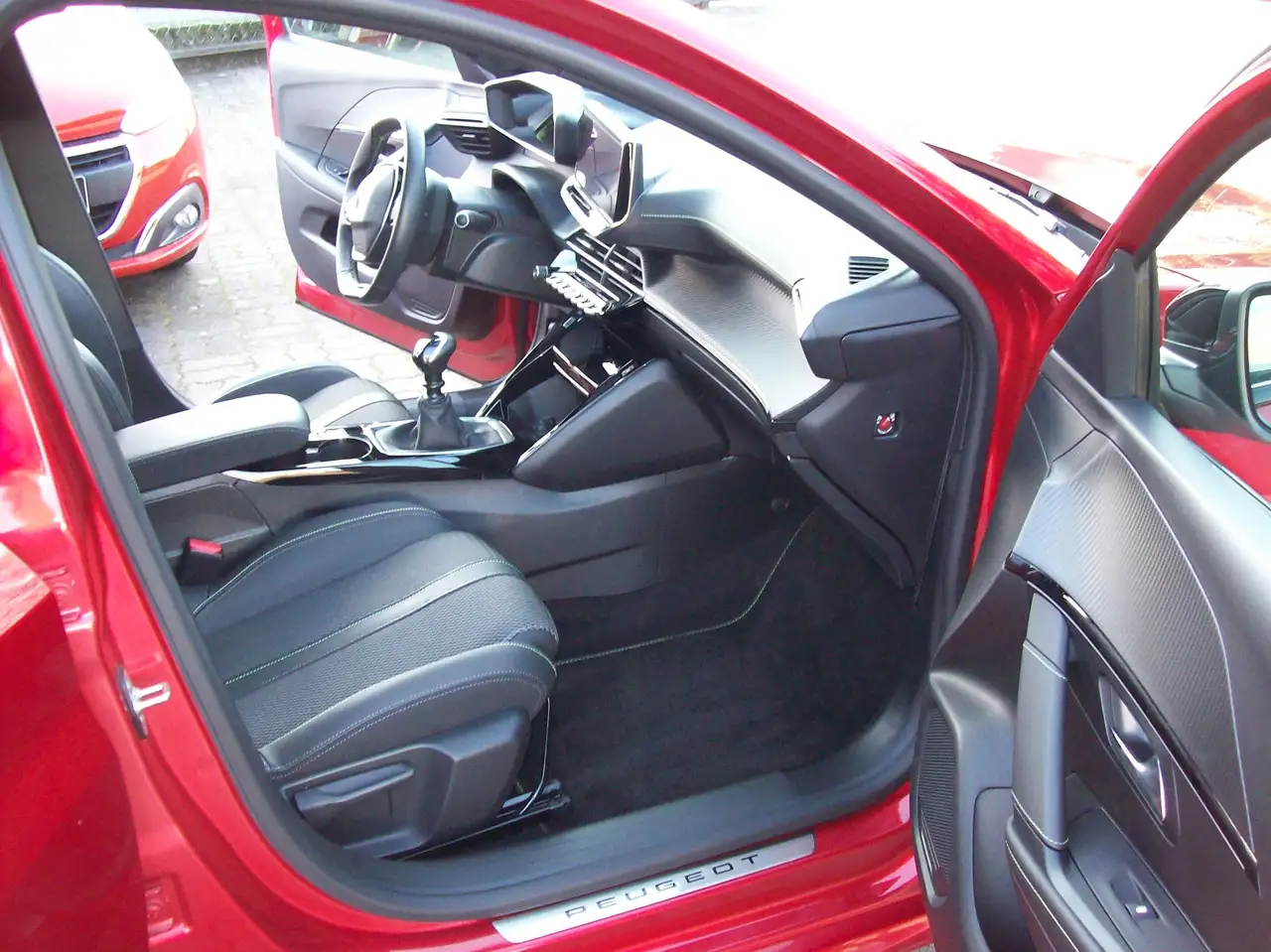 Peugeot 208 208 PureTech 100 GT /Stop-Start — Galerie du véhicule 29