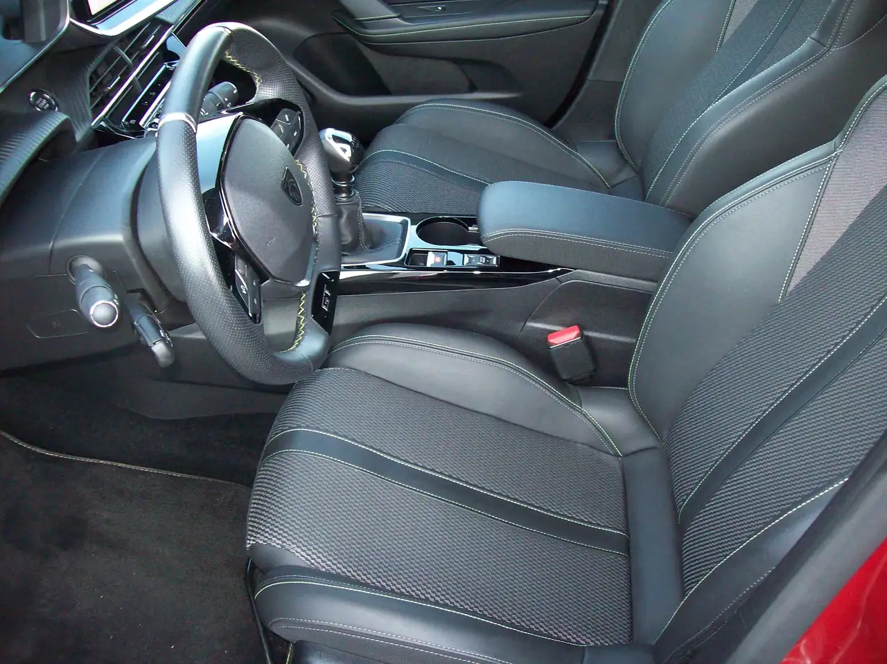 Peugeot 208 208 PureTech 100 GT /Stop-Start — Galerie du véhicule 34