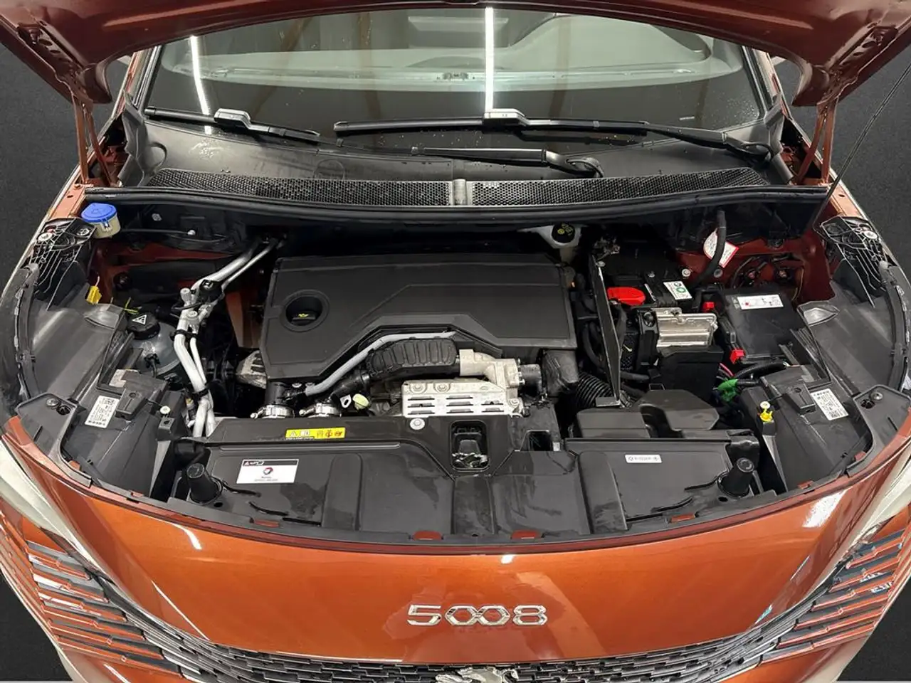 Peugeot 5008 1.2 Hybrid 136 Allure Pack — معرض صور السيارة 5
