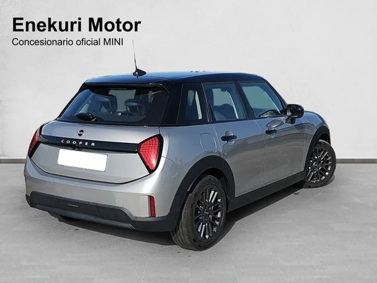 MINI Cooper 5 puertas C Essential Aut. — معرض صور السيارة 4