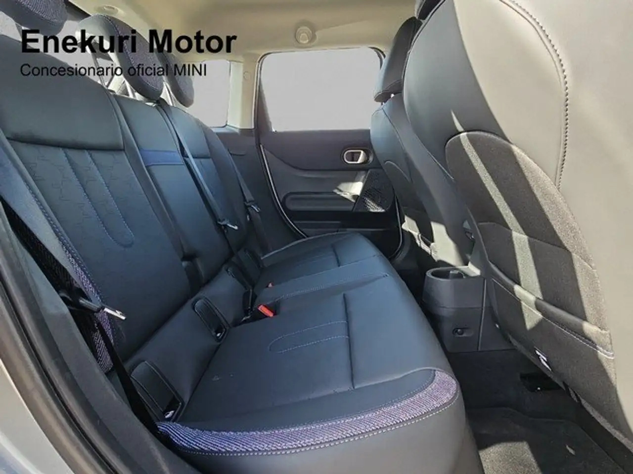 MINI Cooper 5 puertas C Essential Aut. — معرض صور السيارة 9