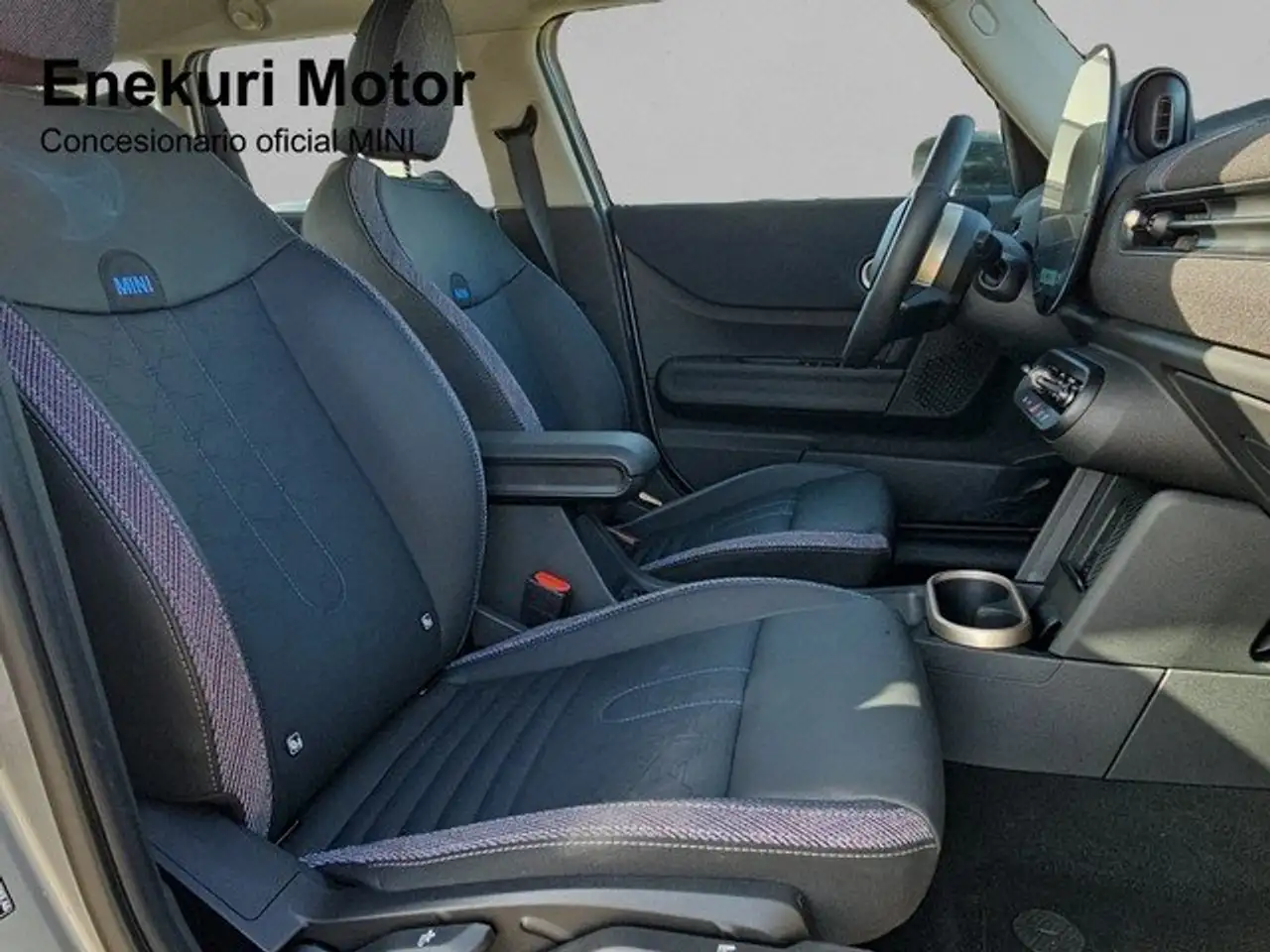MINI Cooper 5 puertas C Essential Aut. — معرض صور السيارة 8