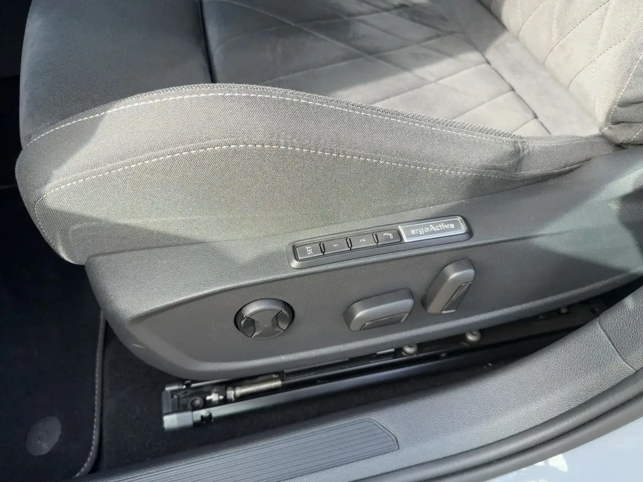 Volkswagen Golf VIII 1.5 TSI Style Navi LED-Plus PDC SHZ — Vehicle gallery 14