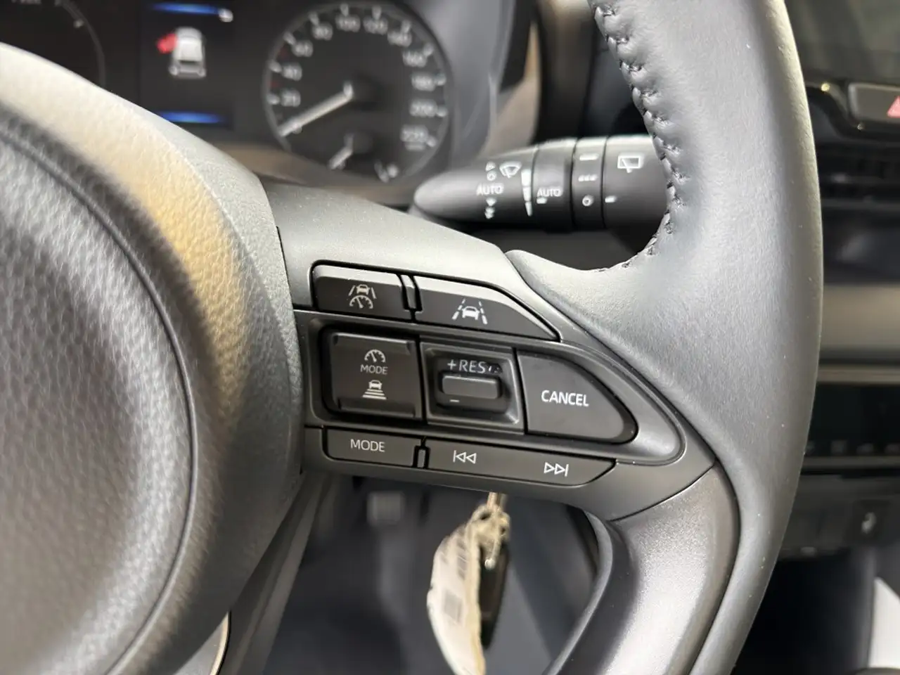 Mazda 2 Hybrid 1.5L Hybrid VVT-i Centre-Line — معرض صور السيارة 12