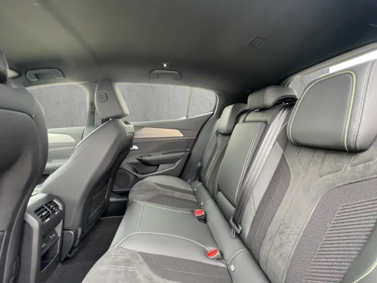 Peugeot 408 GT PT 130 EAT8 Navi LED ACC 360 Kamera Blendfreies — Vehicle gallery 8