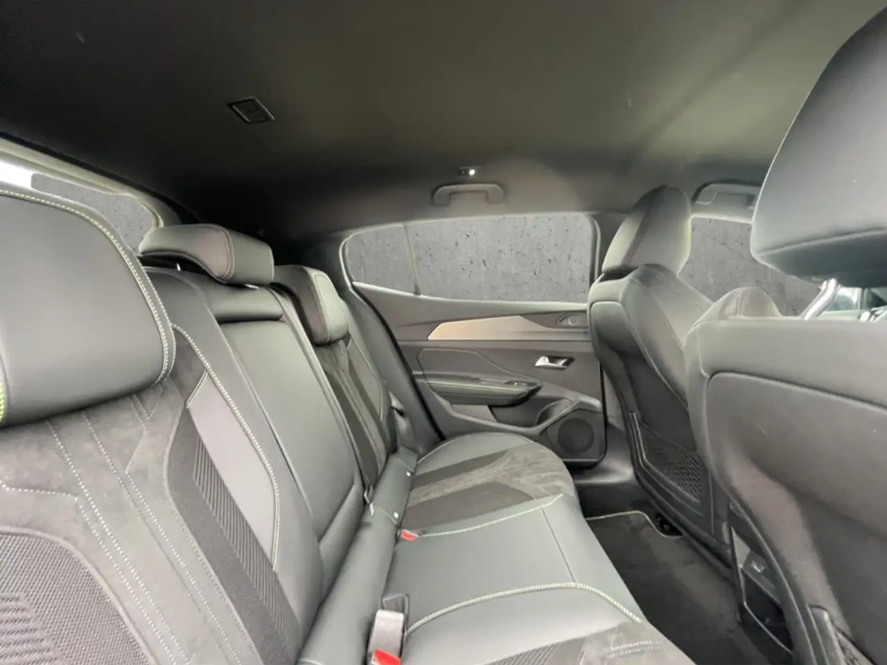 Peugeot 408 GT PT 130 EAT8 Navi LED ACC 360 Kamera Blendfreies — Vehicle gallery 14