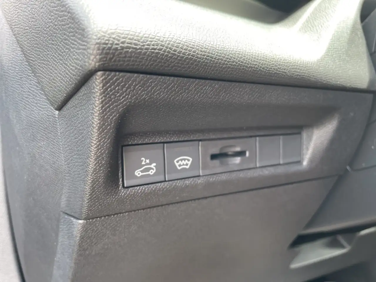 Peugeot 408 GT PT 130 EAT8 Navi LED ACC 360 Kamera Blendfreies — Vehicle gallery 19