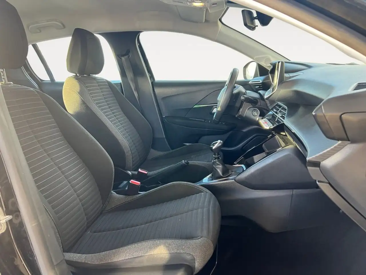 Peugeot 208 1.2 Puretech S&S Active 100 — Galerie du véhicule 10