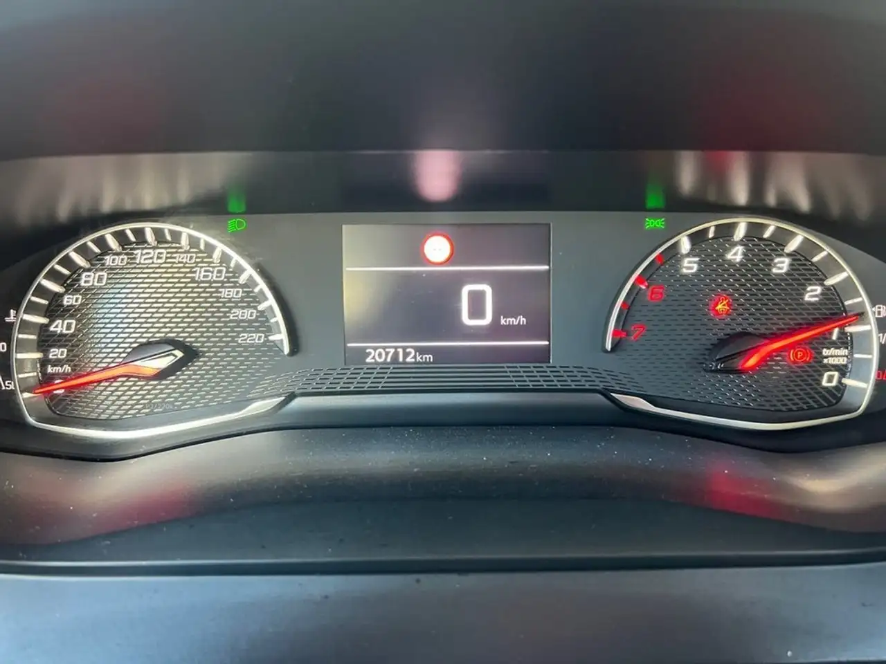 Peugeot 208 1.2 Puretech S&S Active 100 — Galerie du véhicule 13