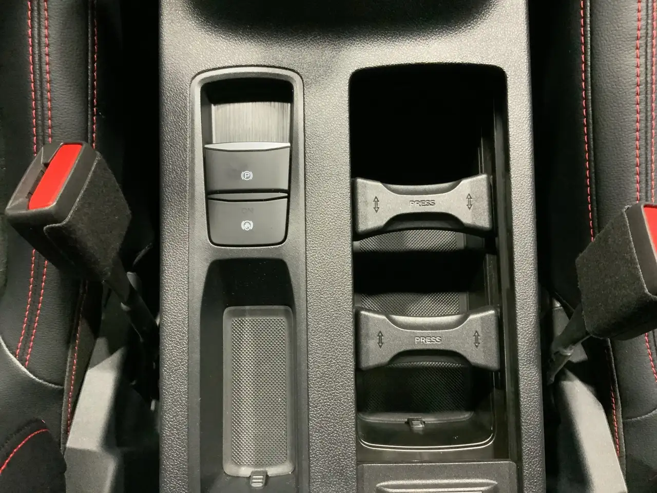 Ford Kuga ST-Line X*PANO*AHK*KAM*ACC*NAVI*SOUND-SYS. — Galería del vehículo 18